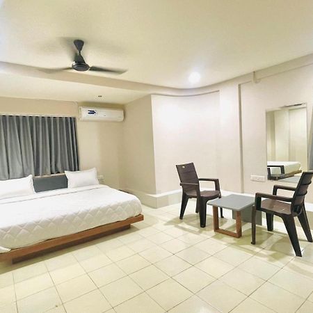 Hotel Royal Orbit راجكوت المظهر الخارجي الصورة