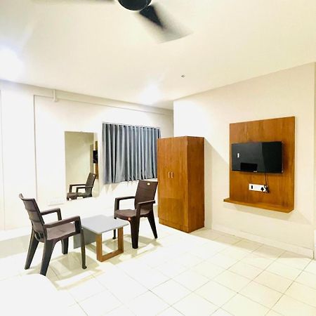 Hotel Royal Orbit راجكوت المظهر الخارجي الصورة