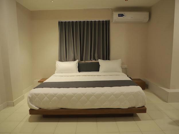 Hotel Royal Orbit راجكوت المظهر الخارجي الصورة