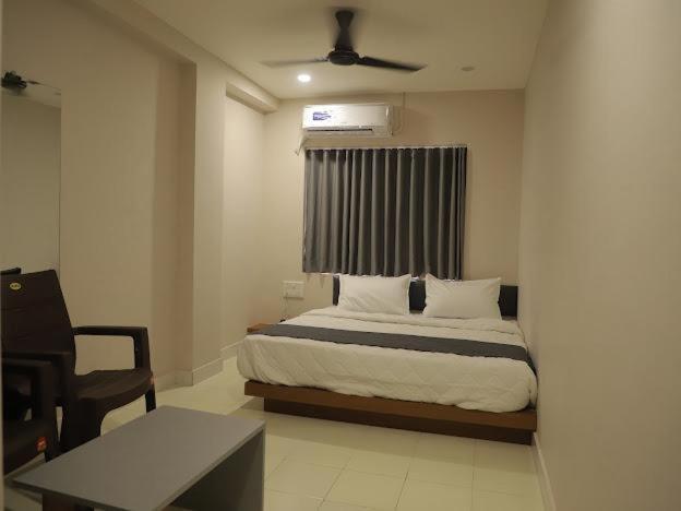 Hotel Royal Orbit راجكوت المظهر الخارجي الصورة