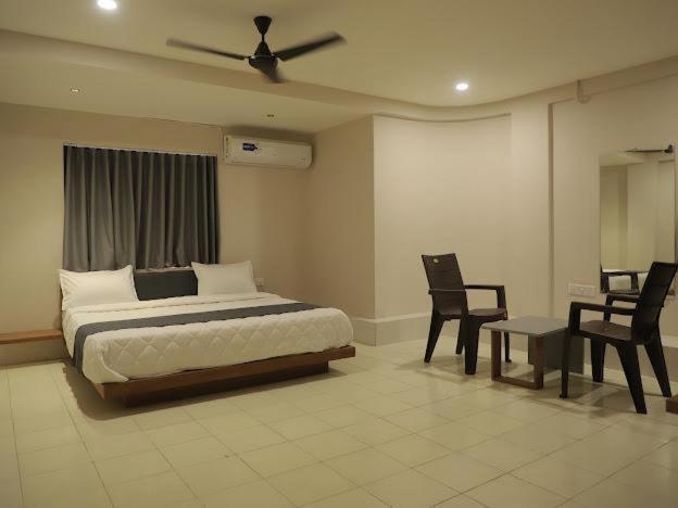Hotel Royal Orbit راجكوت المظهر الخارجي الصورة