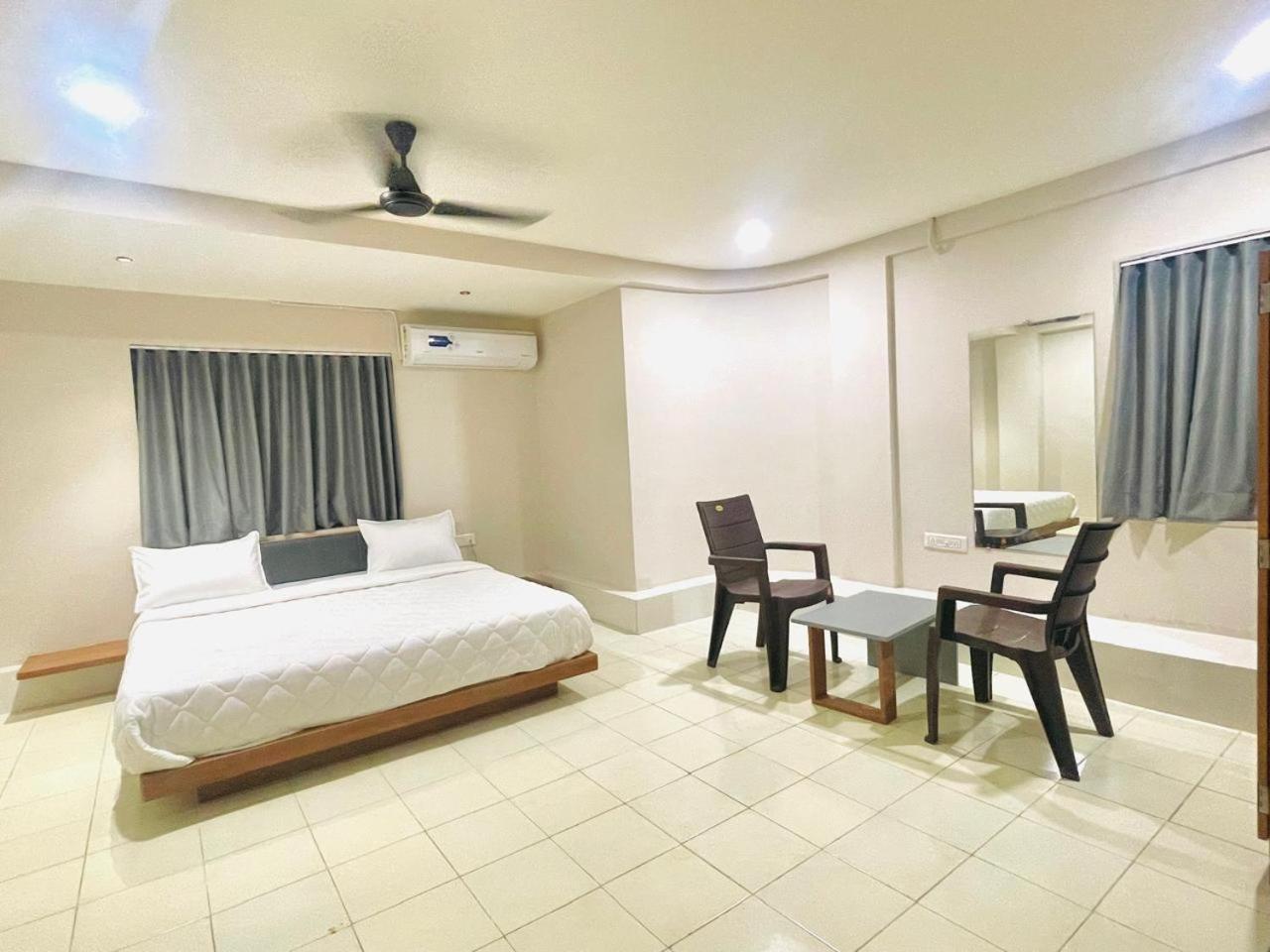 Hotel Royal Orbit راجكوت المظهر الخارجي الصورة