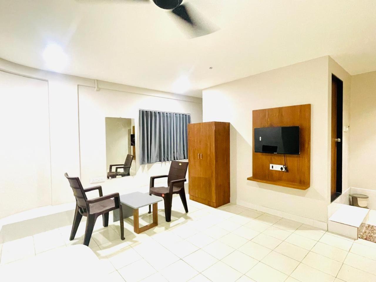 Hotel Royal Orbit راجكوت المظهر الخارجي الصورة